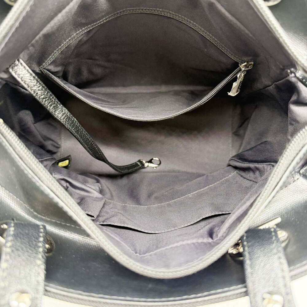 CHANEL Black Leather Tote Bag - Picture 16 of 16